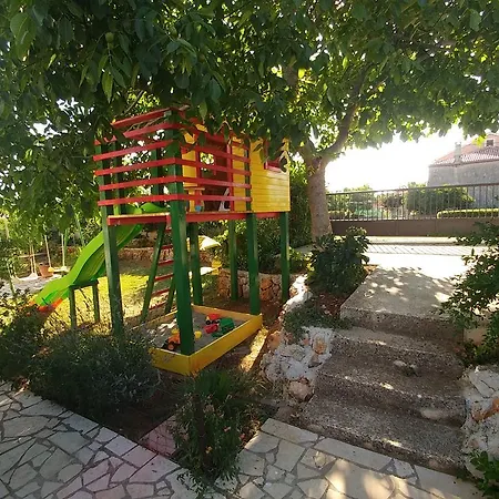 Ilic Apartman Loborika